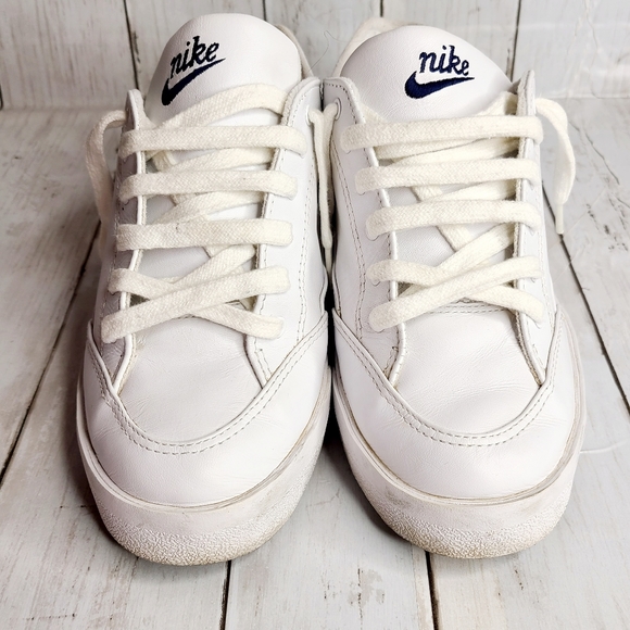 ‼️SOLD‼️Nike Vintage Style Sneakers - Picture 2 of 5